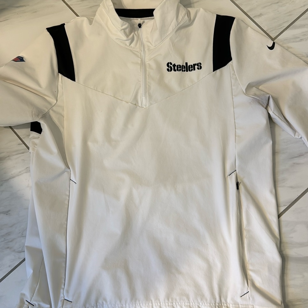 Nike Large white Pull over